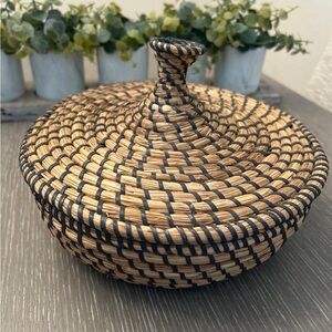Sweet Grass gray weave 10 inch Basket With Lid